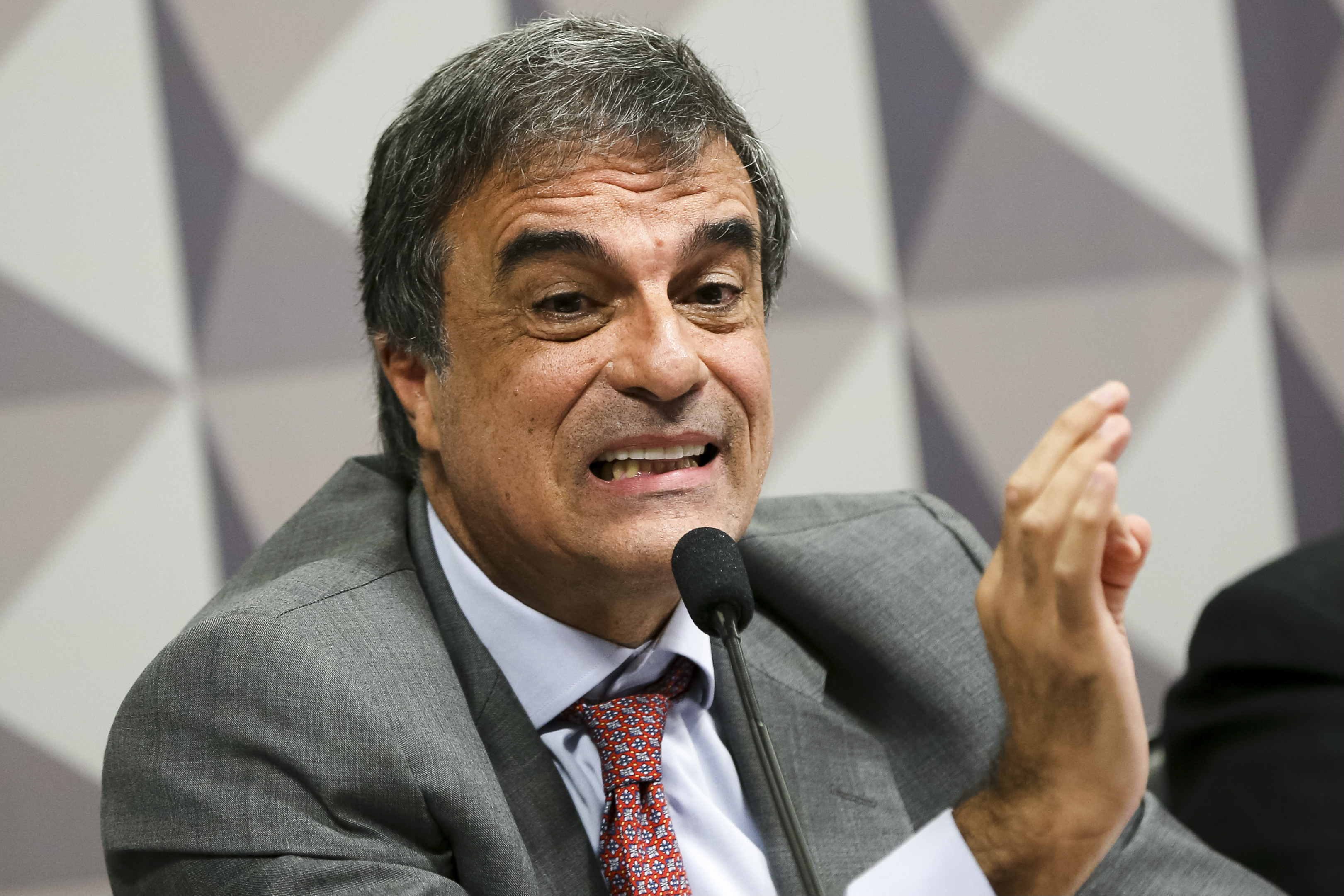 Brasília - O Advogado Geral da União, José Eduardo Cardozo, durante sessão da Comissão Especial do Impeachment do Senado. (Marcelo Camargo/Agência Brasil)