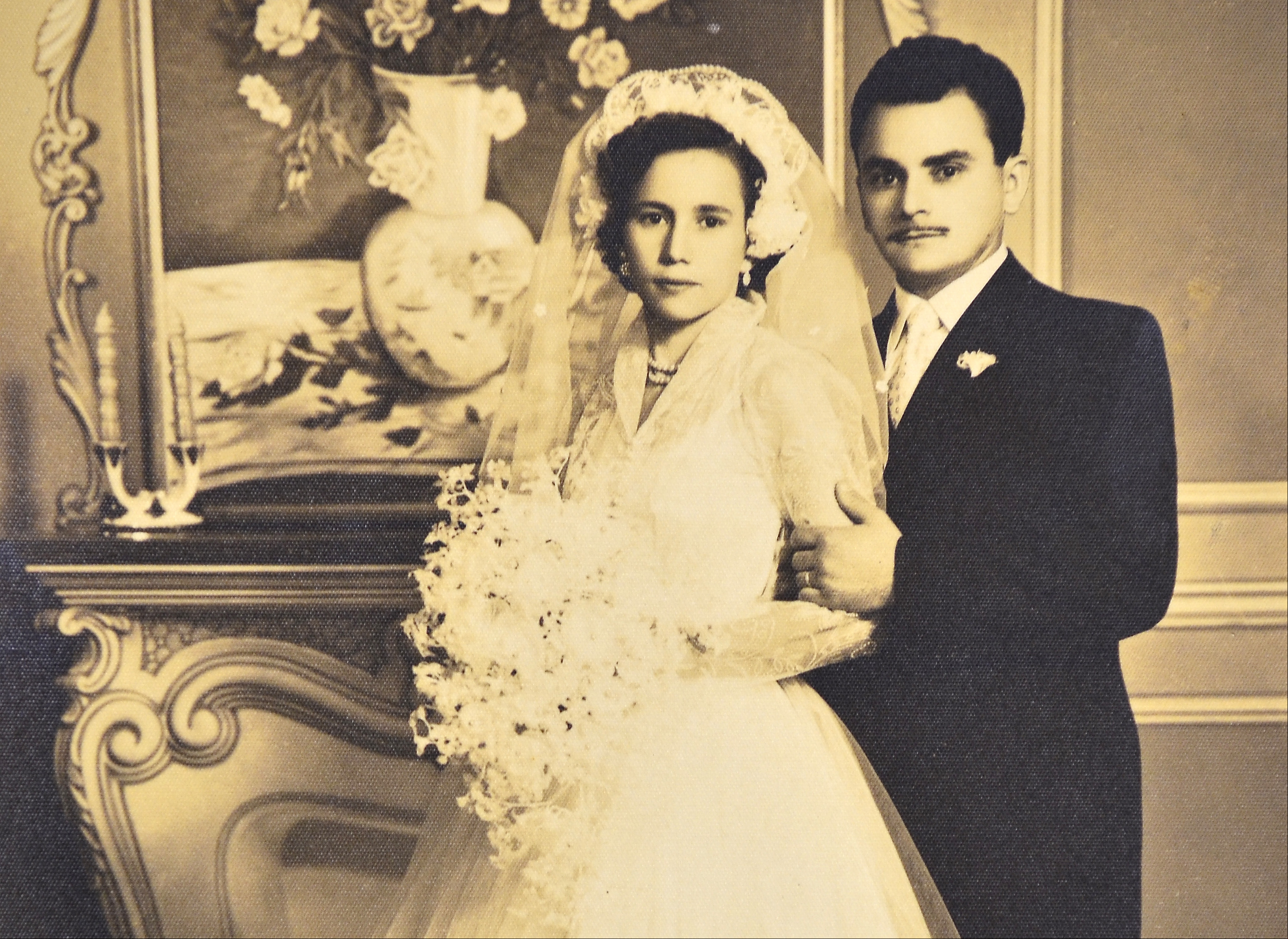 Theresa ainda guarda muitas lembranças, como o retrato de casamento