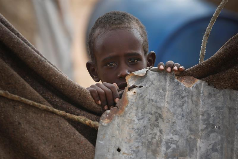 Criança somali em um campos para deslocados em Qardho. O país enfrenta uma longa seca e organismos internacionais alertam que o país pode ar por uma grave crise de fome no segundo semestre de 2017