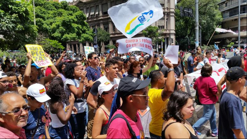 Trabalhadores e estudantes se unem em Belo Horizonte contra PEC 55