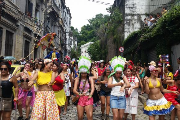 Bloco Bésame me mucho reuniu músicos latino-americanos