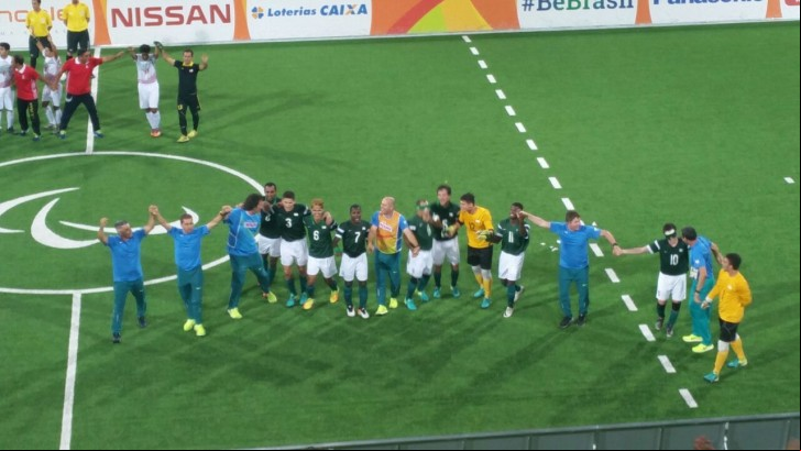 Rio de Janeiro Jogadores da seleção brasileira de futebol de cinco comemoram quarta medalha consecutiva de ouro após vencer Irã por 1 a 0 na final paralímpica (Edgard Matsuki/Portal EBC)