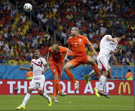 Holanda vence Costa Rica em jogo disputado