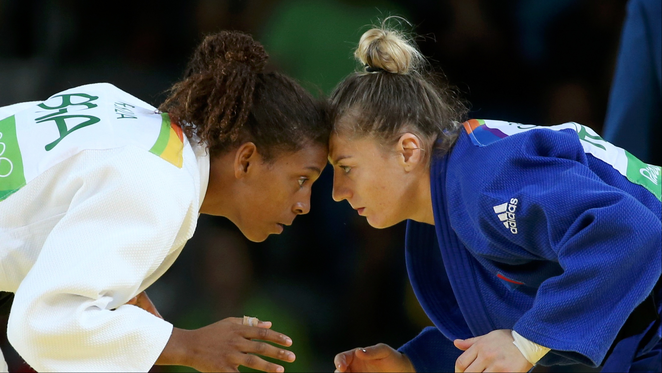 A judoca brasileira Rafaela Silva venceu hoje (8) a romena Corina Caprioriu, vice-campeã mundial, na semifinal na categoria até 57 quilos feminino