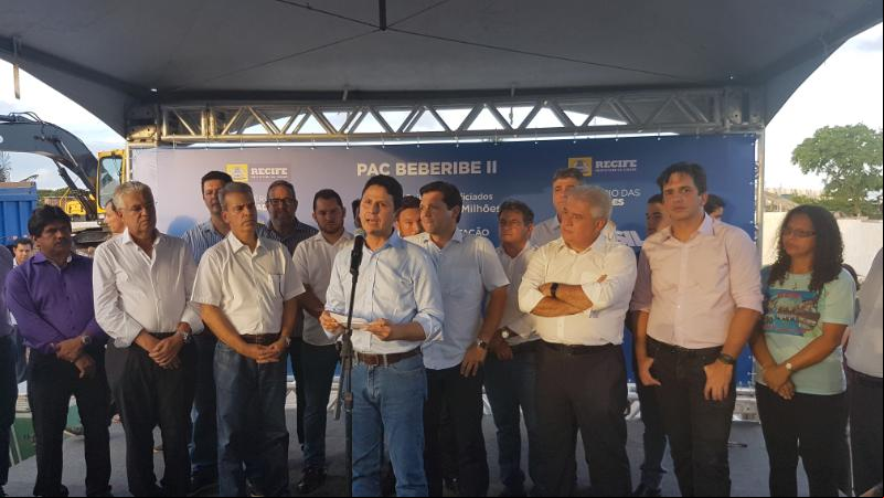 Recife - Ministro das Cidades, Bruno Araújo, participou na cerimônia de início das obras do Programa de Aceleração do Crescimento (PAC) Beberibe II, no Recife (Sumaia Villela/Agência Brasil)