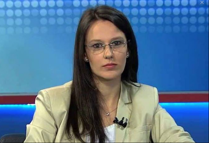 Professora Esther Solano